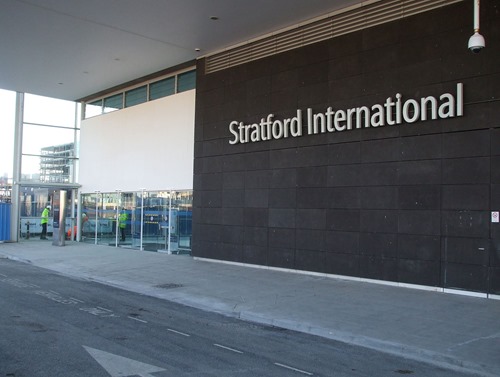 1280px-Stratford_International_stn_entrance